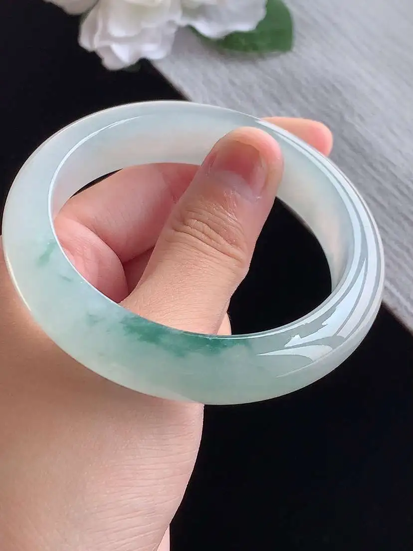 a货翡翠老坑冰种飘花正装正圈手镯56-57圈口  尺寸56.5×13.8×8.8mm 重量68.56g 1015