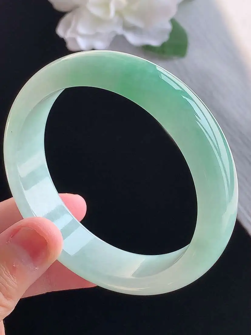 a货翡翠老坑冰种飘绿正装正圈手镯57-58圈口  尺寸57.5×15×7.5mm 重量66.18g 