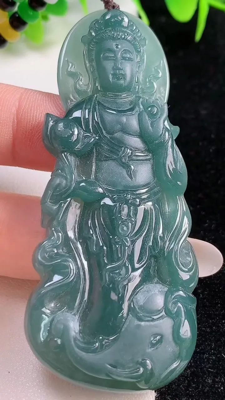 天然A货翡翠蓝水大势至观音菩萨吊坠，尺寸47.6-31.2-6.6，重:23.83g
10月16日