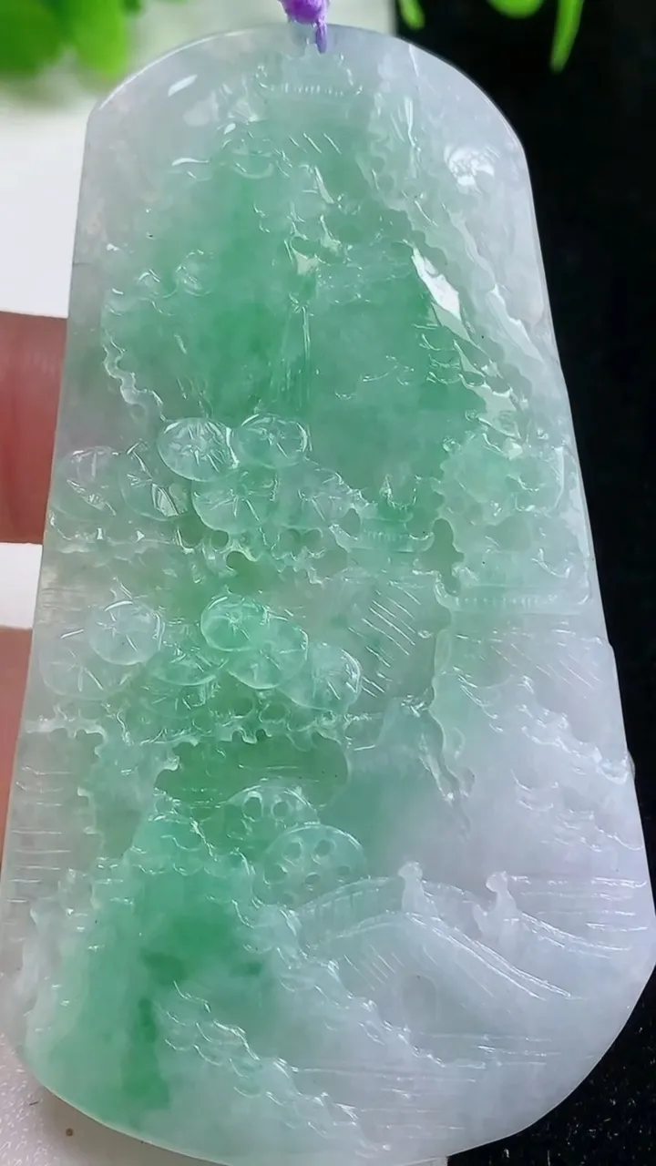 天然A货翡翠山水牌吊坠，尺寸72.5-40-5.7，重量:35.35g
10月16日