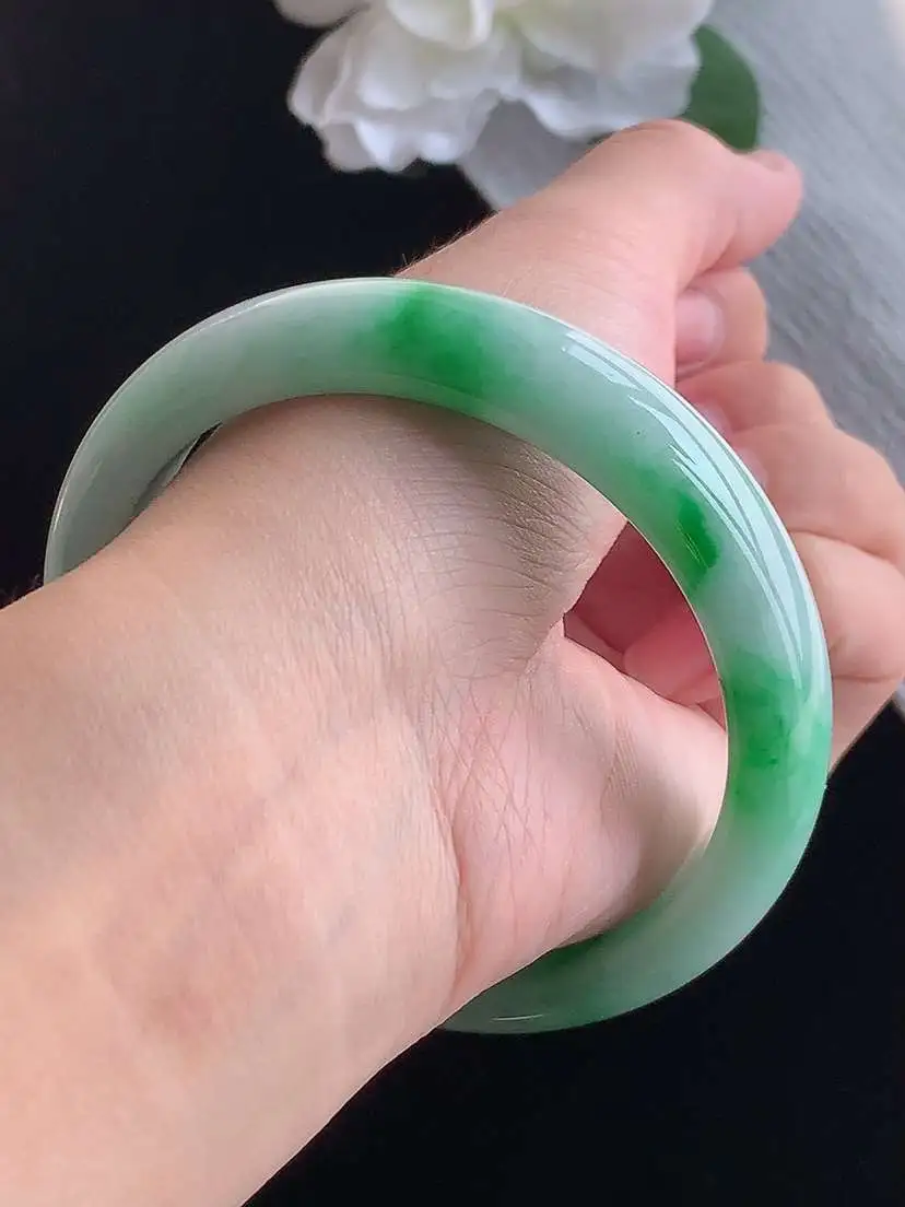 a货翡翠老坑冰种飘绿正装正圈手镯60-61大圈口  尺寸60.5×14×7.8mm 重量67.32g 1015