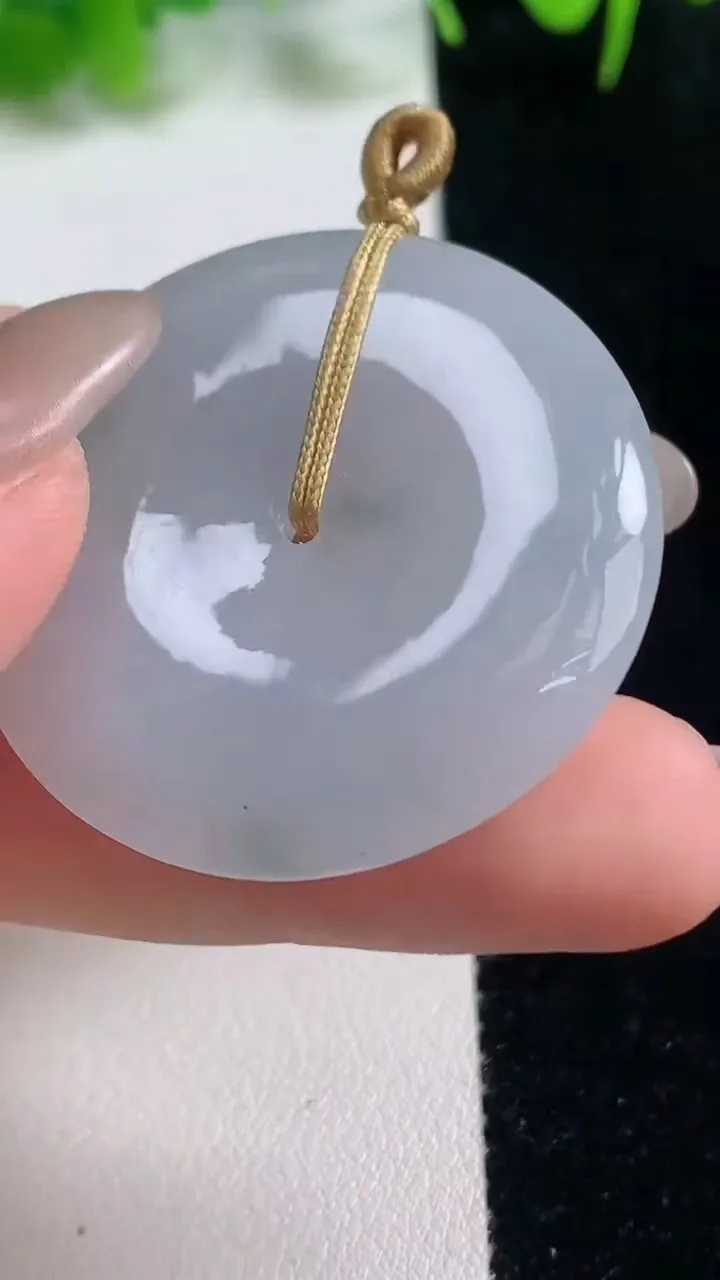 天然A货翡翠冰种飘花平安扣吊坠，尺寸37.3-5.7，重量:17.09g
10月16日