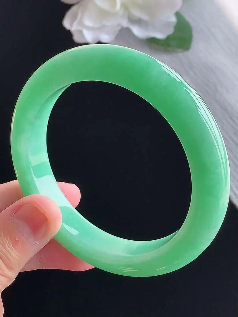 a货翡翠老坑冰种满绿正装正圈手镯56-57圈口  尺寸56.2×11.2×9.3mm 重量62.00g 1015