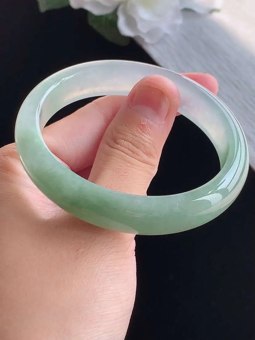 a货翡翠老坑冰种晴底贵妃手镯54-55圈口  尺寸54×47.5×12.3×7mm 重量44.20g