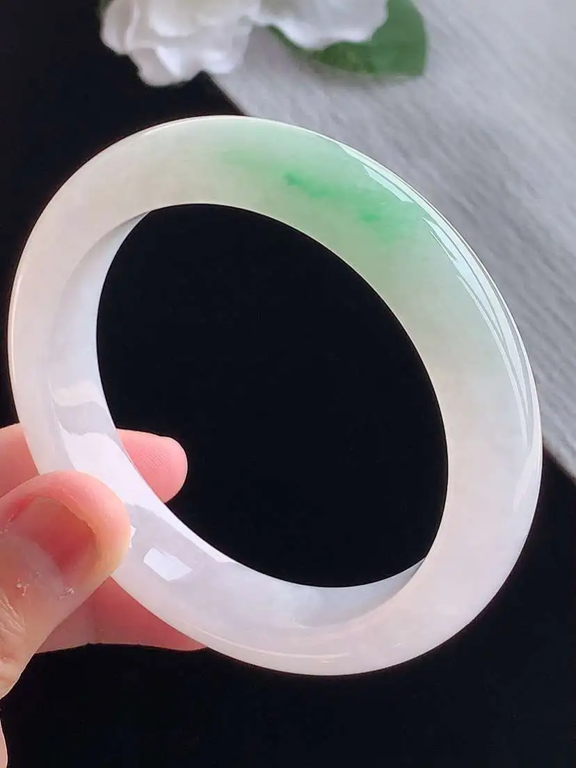 a货翡翠老坑冰种飘绿正装正圈手镯54-55圈口  尺寸54.8×12×8.8mm 重量59.30g 