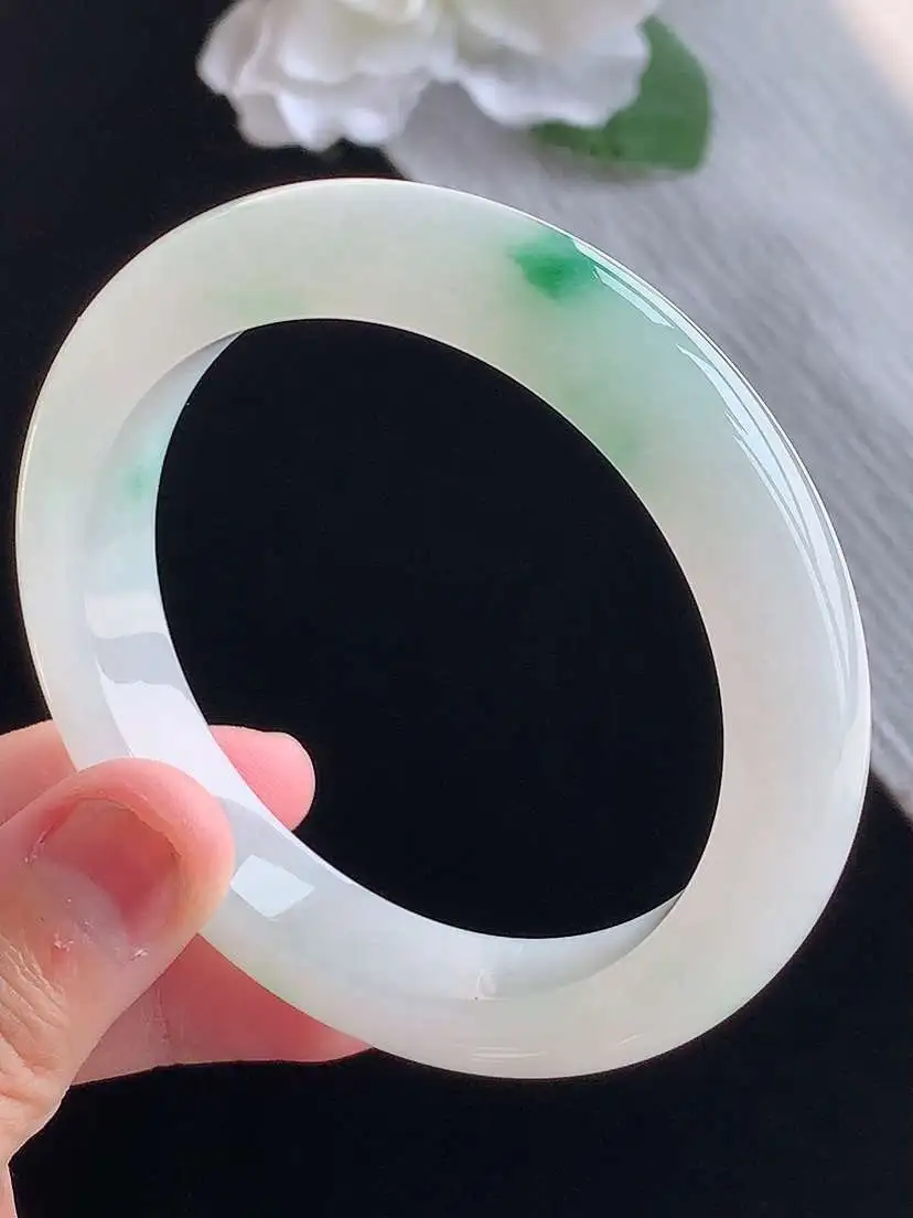 a货翡翠老坑冰种飘绿正装正圈手镯圈口  尺寸54.8×11×8.5mm 重量54.88g 1015
