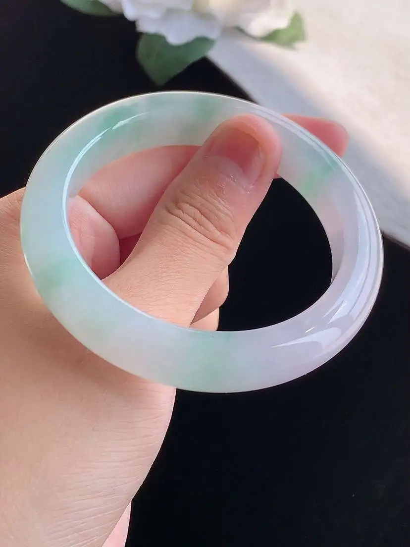 a货翡翠老坑冰种飘绿正装正圈手镯53-54圈口  尺寸53.8×11×8.8mm 重量54.35g 1016