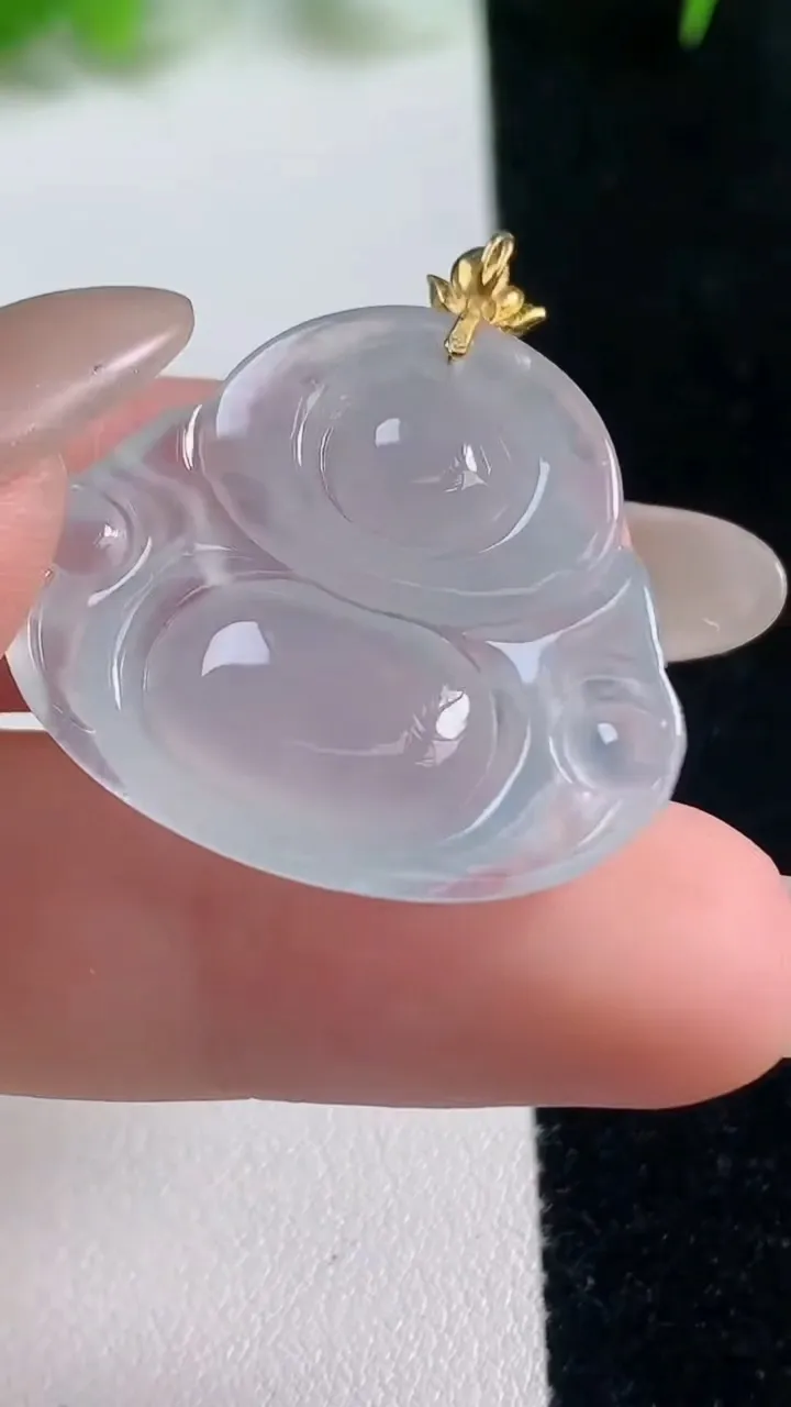 天然A货翡翠种白冰佛公吊坠，尺寸26.5-29-5.8，重量:6.55g
10月17日