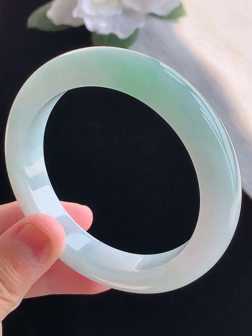 a货翡翠老坑冰种飘绿厚装正装正圈手镯57-58圈口  尺寸57×12×9.5mm 重量67.30g 