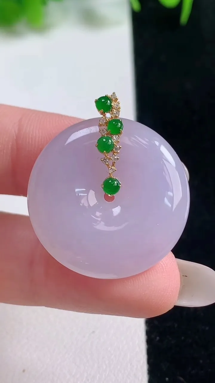 天然A货翡翠种紫罗兰平安扣吊坠，尺寸26.3-5.2，重量:8.29g
10月17日