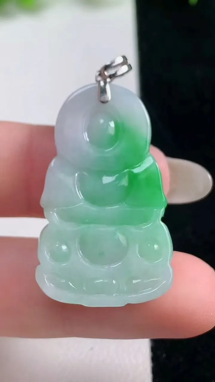 天然A货翡翠观音菩萨吊坠，尺寸34-20-6，重量:8.25g
10月17日