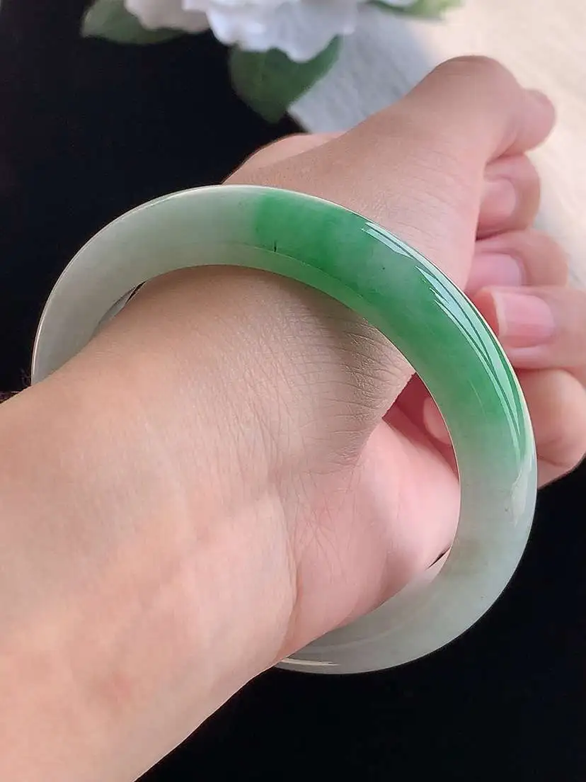 a货翡翠老坑冰种飘绿正装正圈手镯57-58圈口  尺寸57.8×11.6×8.5mm 重量60.96g 1016