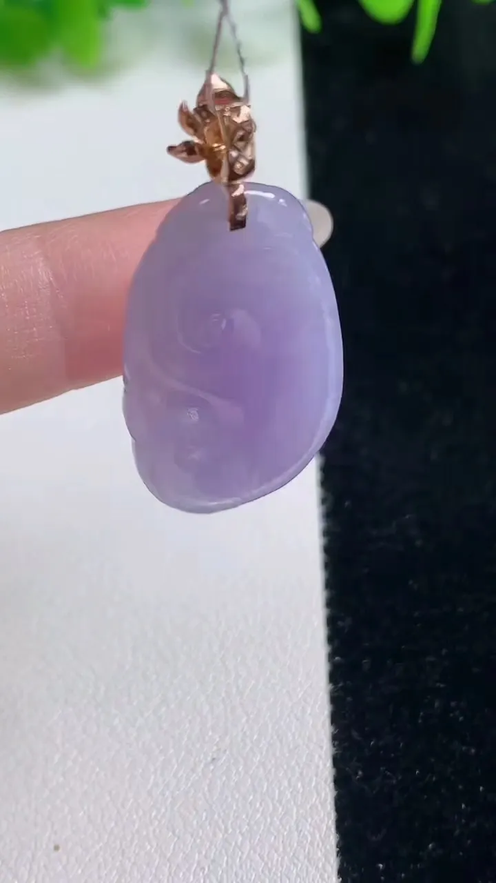 天然A货翡翠种紫罗兰如意吊坠，尺寸30.3-17.3-5.8，重量:6.37g
10月17日