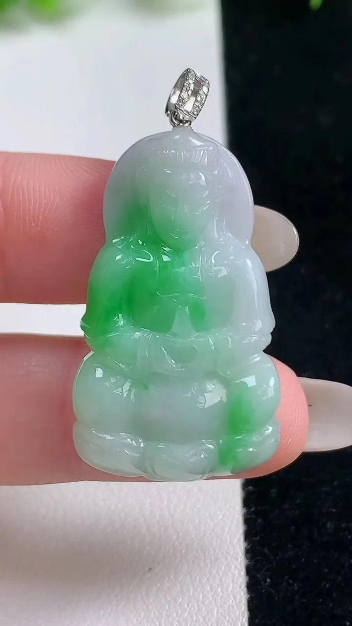 天然A货翡翠观音菩萨吊坠，尺寸34-20-6，重量:8.25g
10月17日