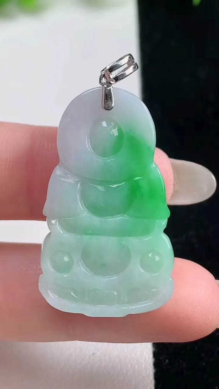 天然A货翡翠观音菩萨吊坠，尺寸34-20-6，重量:8.25g
10月17日
