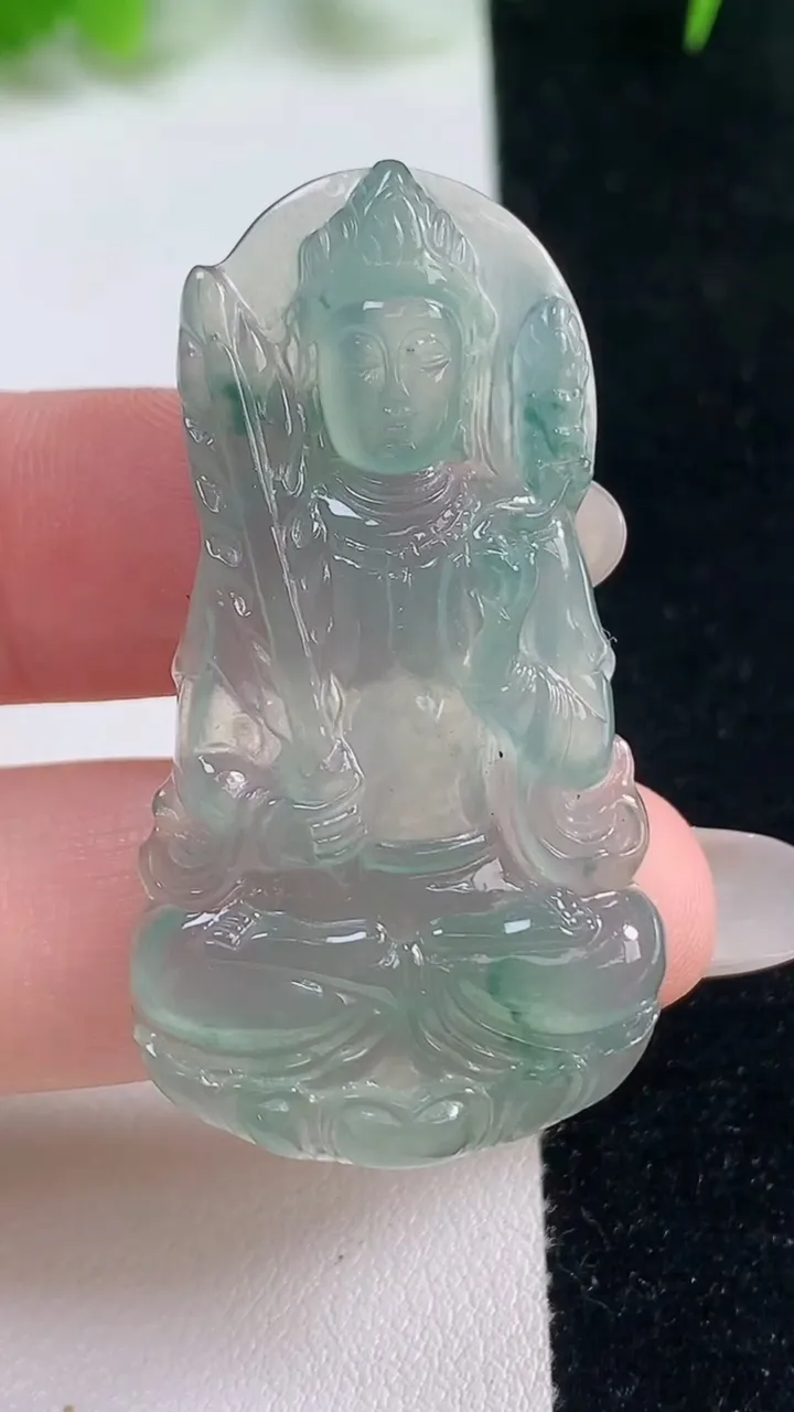 天然A货翡翠冰种飘花虚空藏菩萨吊坠，尺寸46.4-24-4.2，重量:9.96g
10月17日