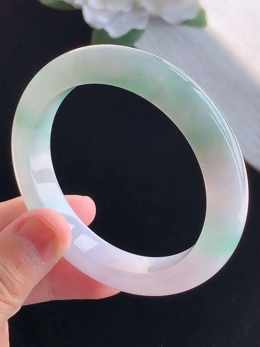 a货翡翠老坑冰种飘绿正装正圈手镯53-54圈口  尺寸53.8×11×8.8mm 重量54.35g 