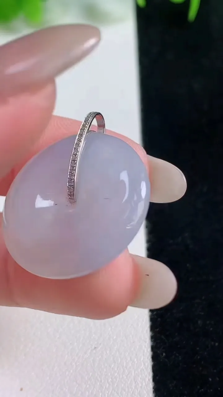 天然A货翡翠种紫罗兰平安扣吊坠，尺寸24.6-5.3，重量:7.15g
10月17日