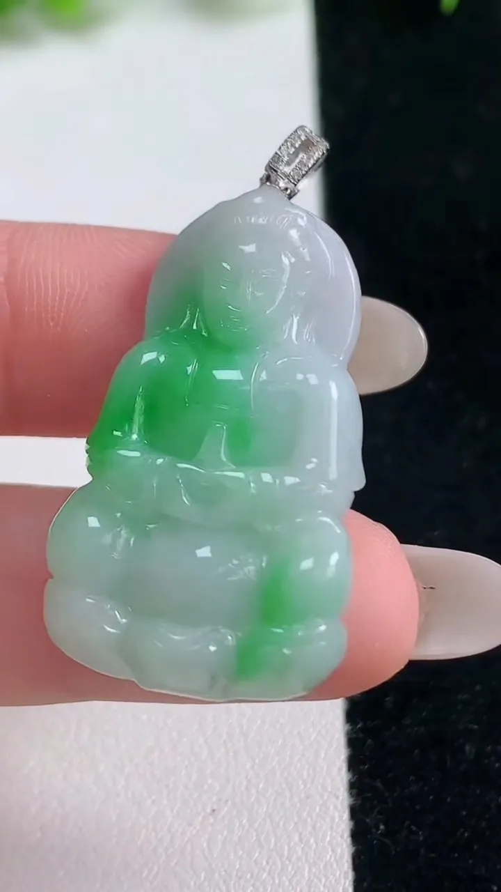 天然A货翡翠观音菩萨吊坠，尺寸34-20-6，重量:8.25g
10月17日