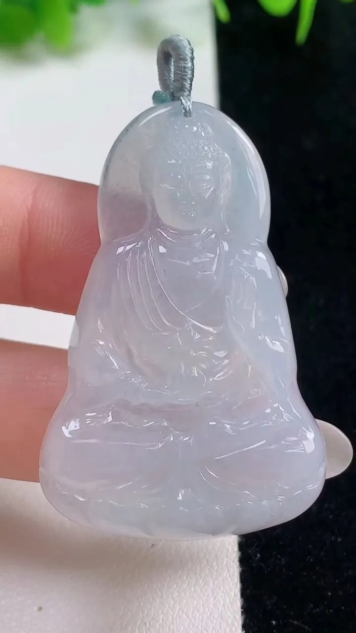 天然A货翡翠大日如来吊坠，尺寸48-30.4-5，重量:13.42g
10月17日