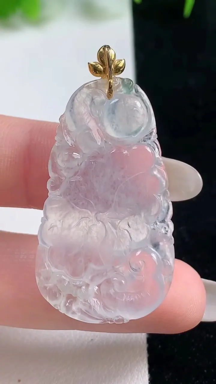 天然A货翡翠种白冰和和美美 荷叶吊坠，尺寸40-22.5-3.6，重量:6.09g
10月17日