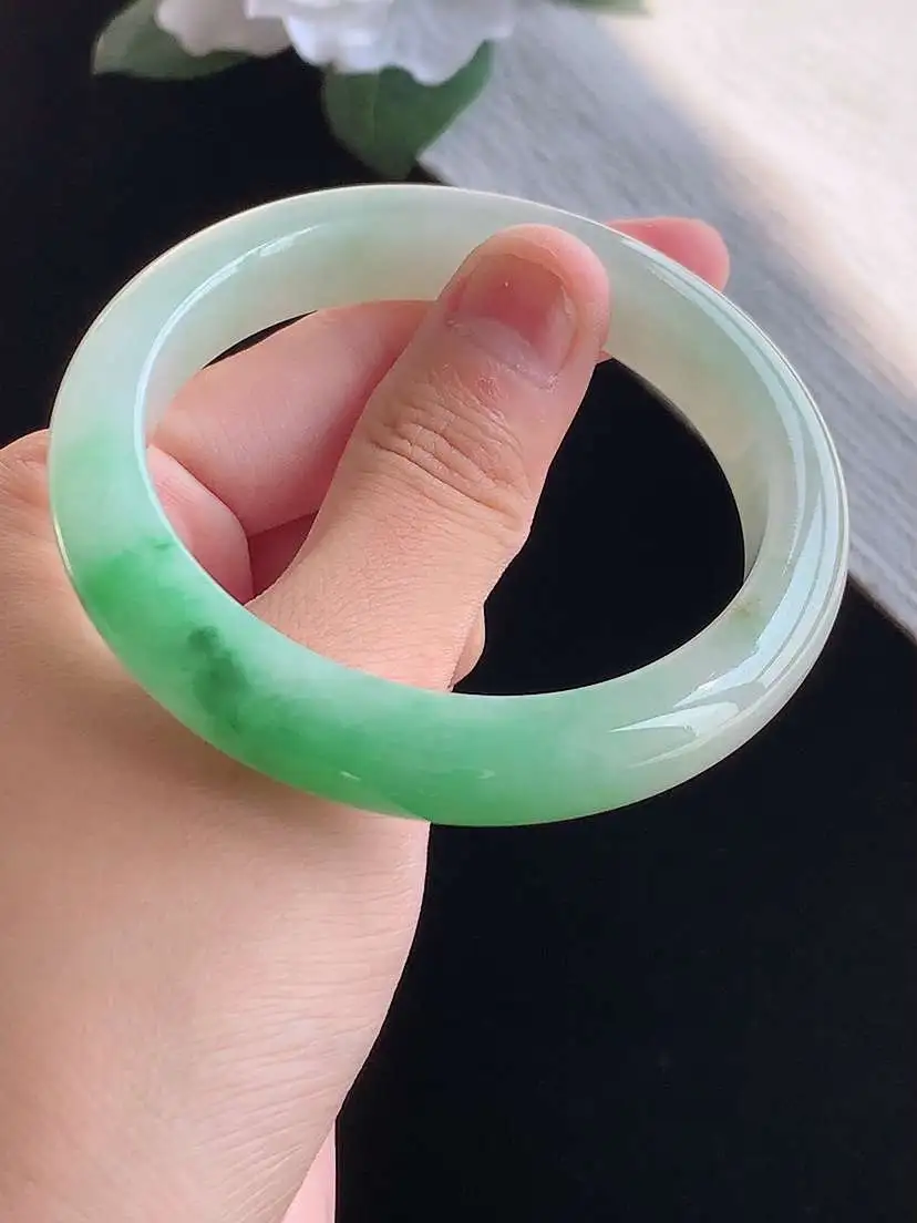 a货翡翠老坑冰种飘绿正装正圈手镯55-56圈口  尺寸55.8×11.2×8mm 重量54.45g 1016