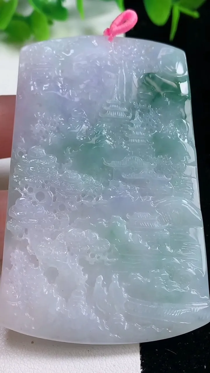 天然A货翡翠紫罗兰 飘花山水牌吊坠，尺寸74.3-47.2-6.4，重量:56.57g
10月17日