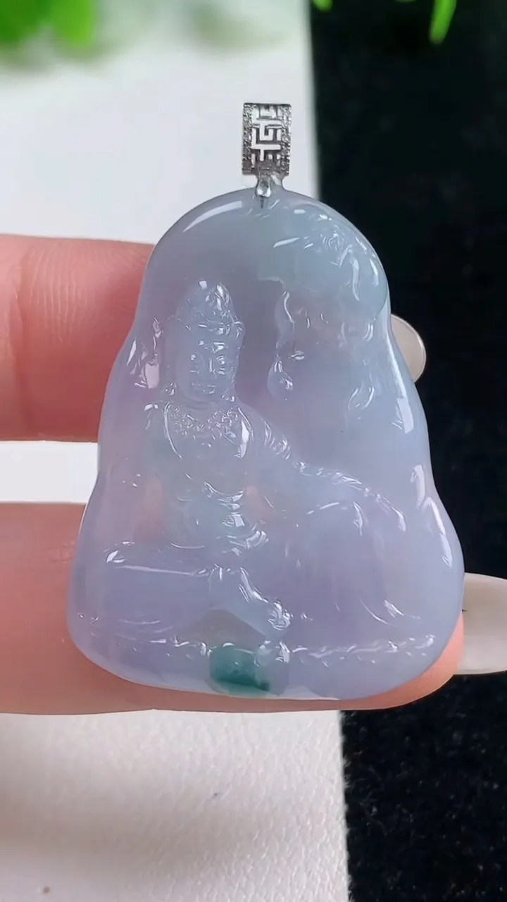天然A货翡翠种紫罗兰飘花观音菩萨吊坠，尺寸36-27.5-4.4，重量:9.69g
10月17日
