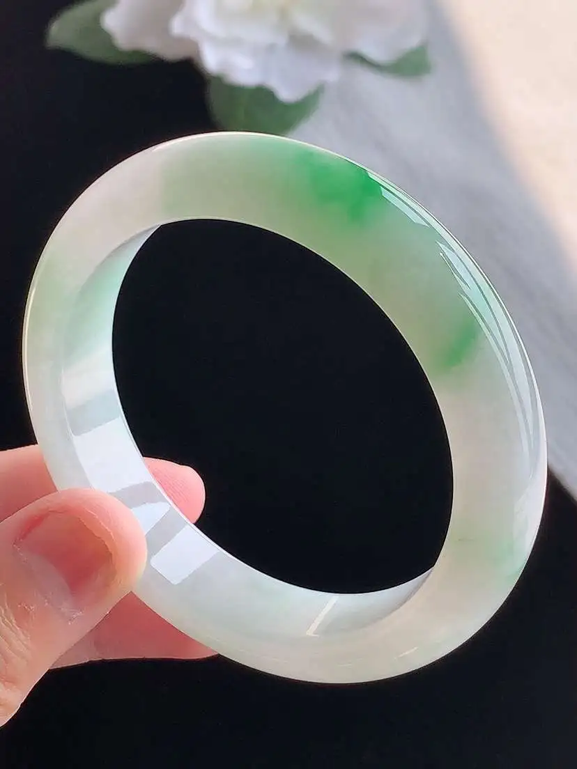 a货翡翠老坑冰种飘绿正装正圈手镯52-53小圈口 尺寸52.3×12×8mm 重量52.65g 10