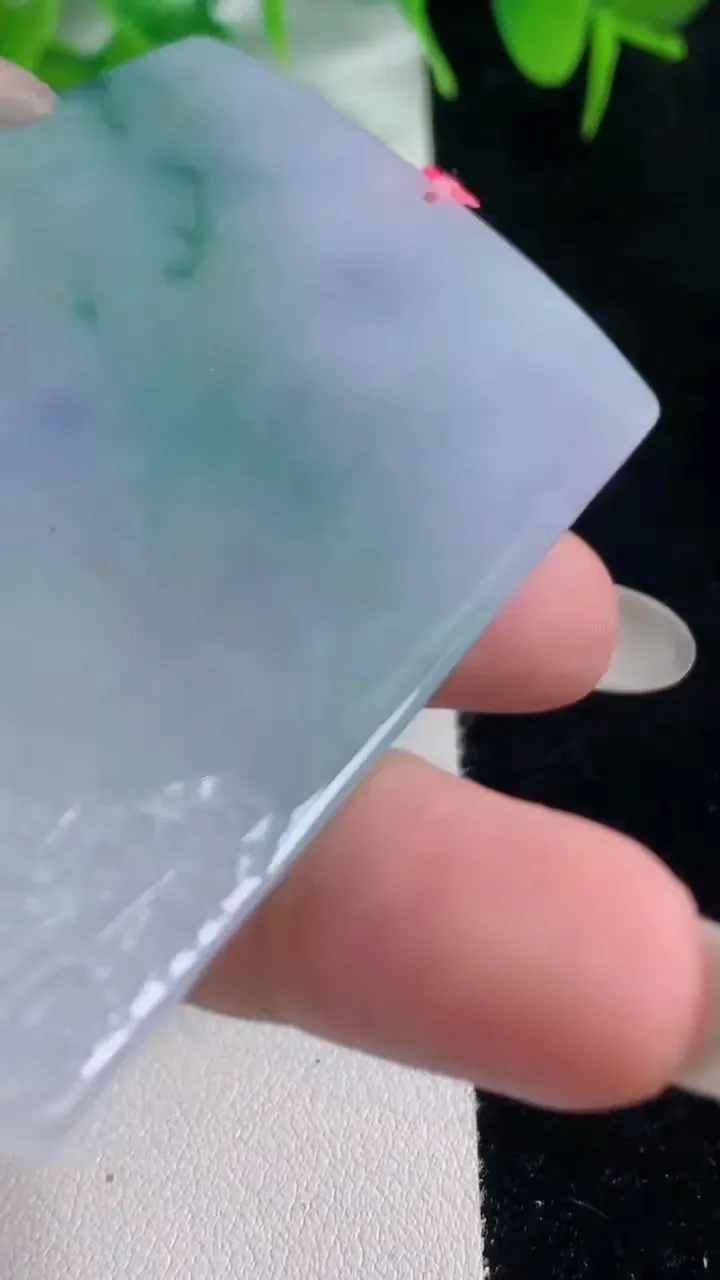 天然A货翡翠紫罗兰 飘花山水牌吊坠，尺寸74.3-47.2-6.4，重量:56.57g
10月17日