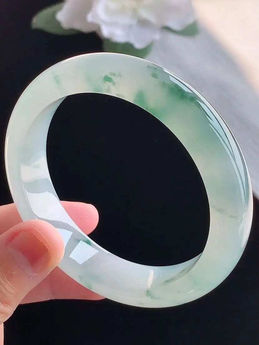 a货翡翠老坑冰种飘花正装正圈手镯55-56圈口  尺寸55.8×13×8.5mm 重量62.75g 