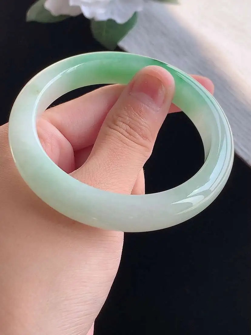 a货翡翠老坑冰种飘绿正装正圈手镯55-56圈口  尺寸55.8×11.2×8mm 重量54.45g 1016