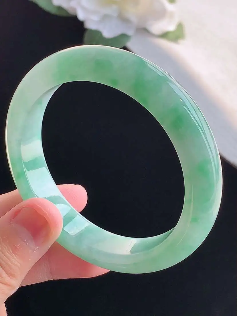 a货翡翠老坑冰种满绿正装正圈手镯54-55圈口  尺寸54×12×8.5mm 重量56.12g 10