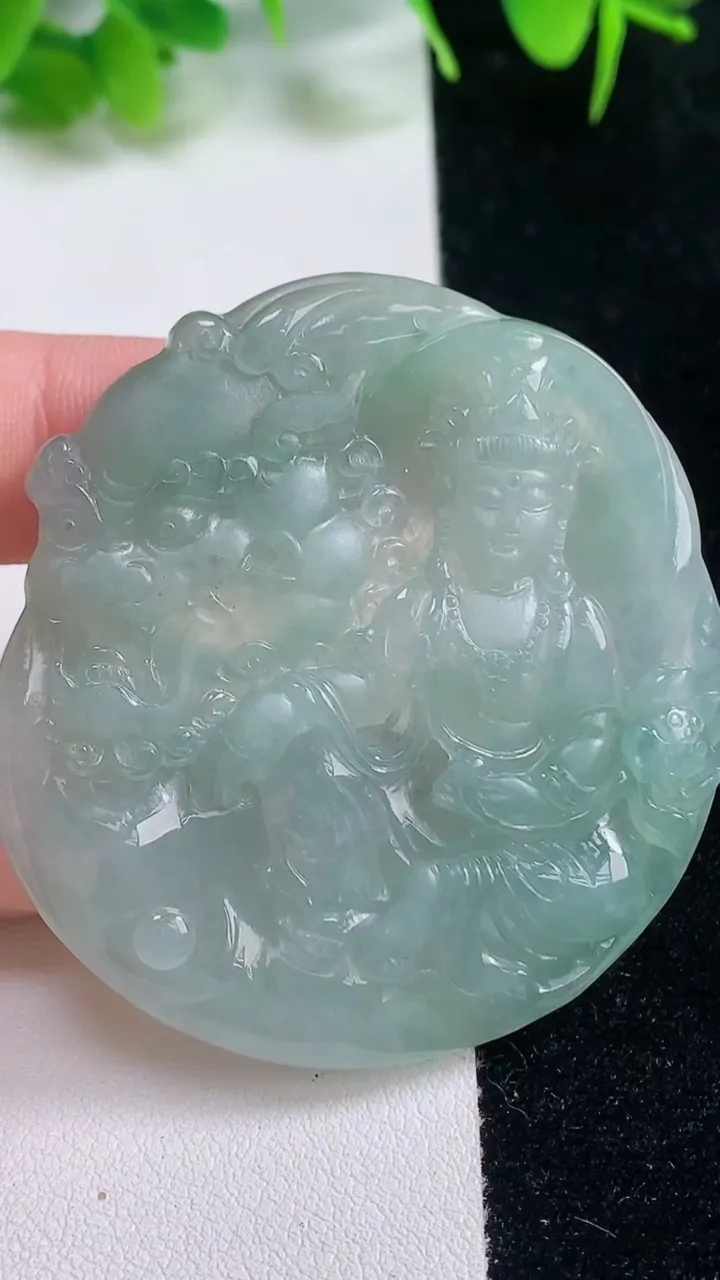 天然A货翡翠文殊菩萨吊坠，尺寸52-49.6-6，重量:30.76g
10月17日