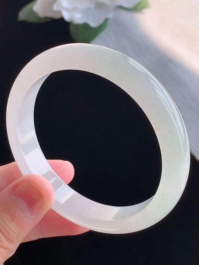 a货翡翠老坑冰种白月光正装正圈手镯55-56圈口  尺寸55.8×11.5×6.8mm 重量44.8