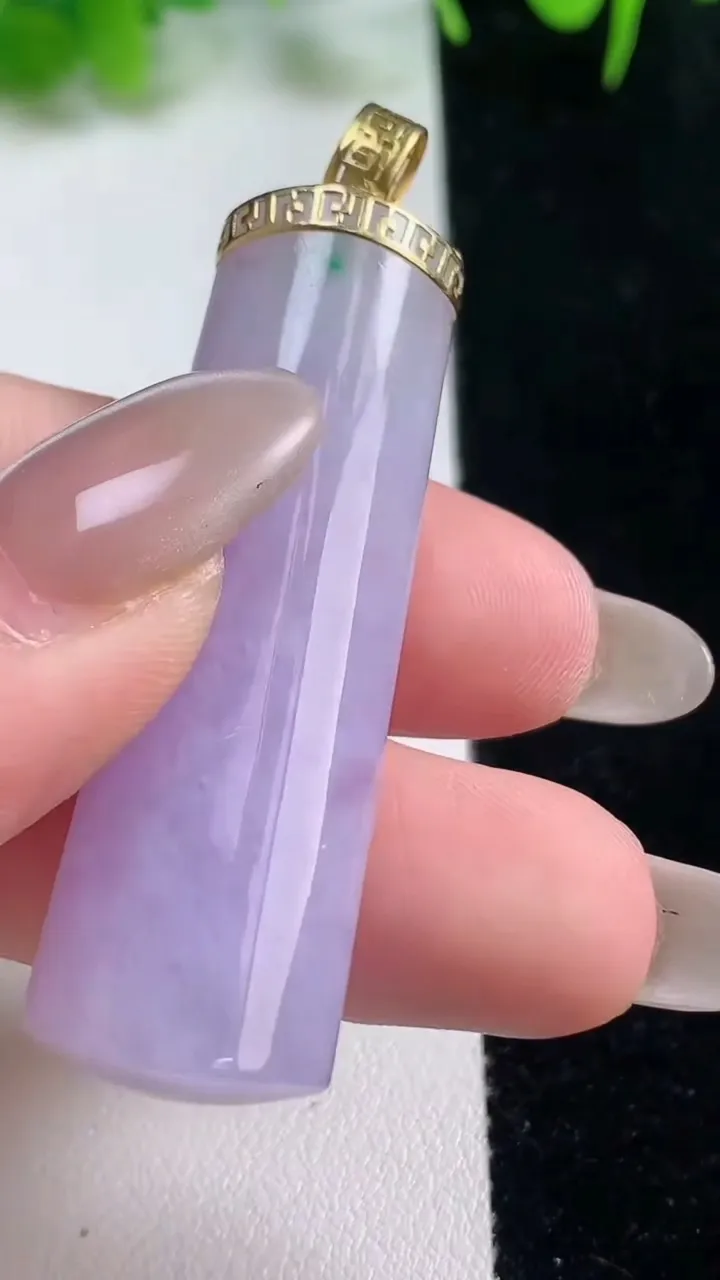 天然A货翡翠种紫罗兰平安柱吊坠，尺寸48.4-14.6-10.2，重量:17.54g
10月17日