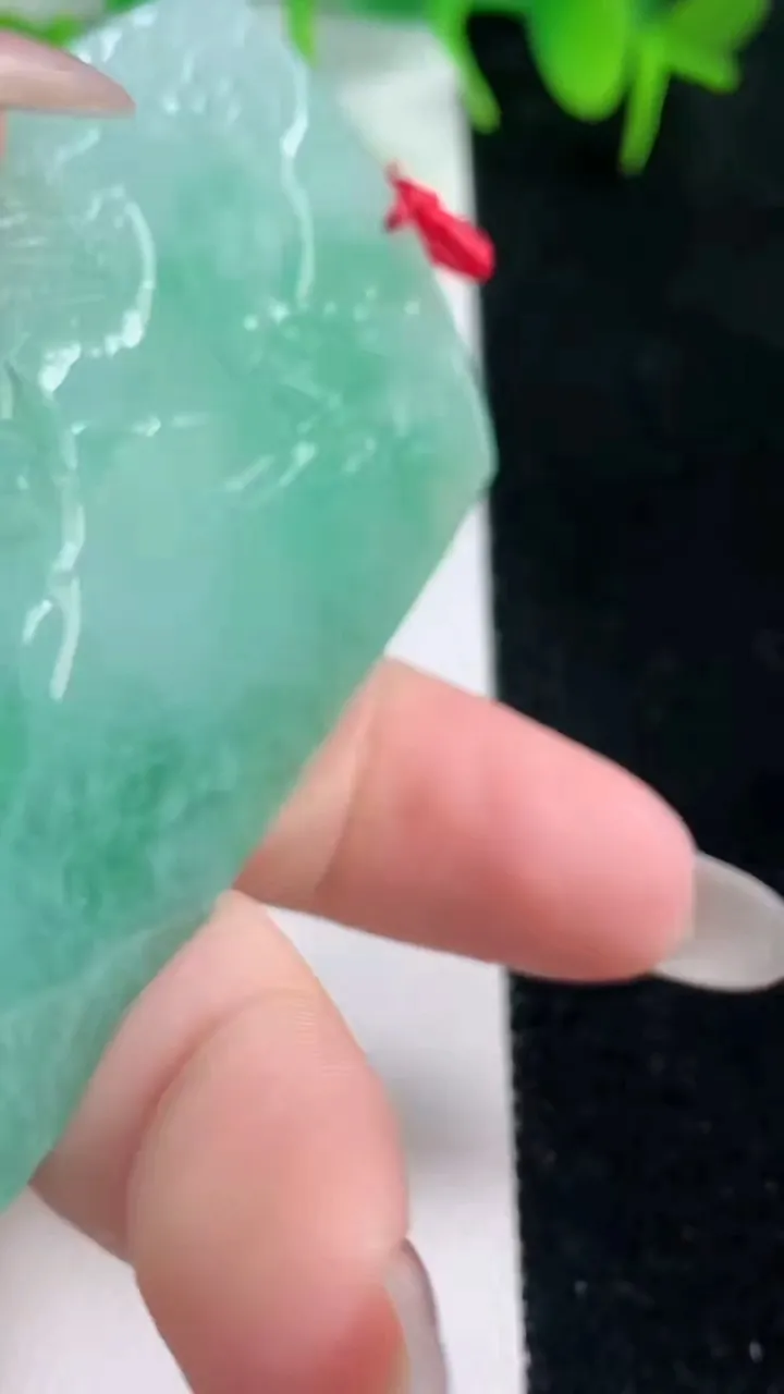 天然A货翡翠山水牌吊坠，尺寸67-43.3-6.5，重量:36.11g
10月17日