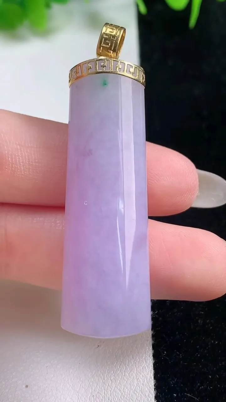 天然A货翡翠种紫罗兰平安柱吊坠，尺寸48.4-14.6-10.2，重量:17.54g
10月17日