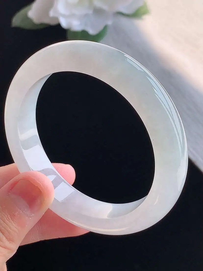 a货翡翠老坑冰种白月光正装正圈手镯52-53小圈口  尺寸52.8×12.2×8.5mm 重量54.