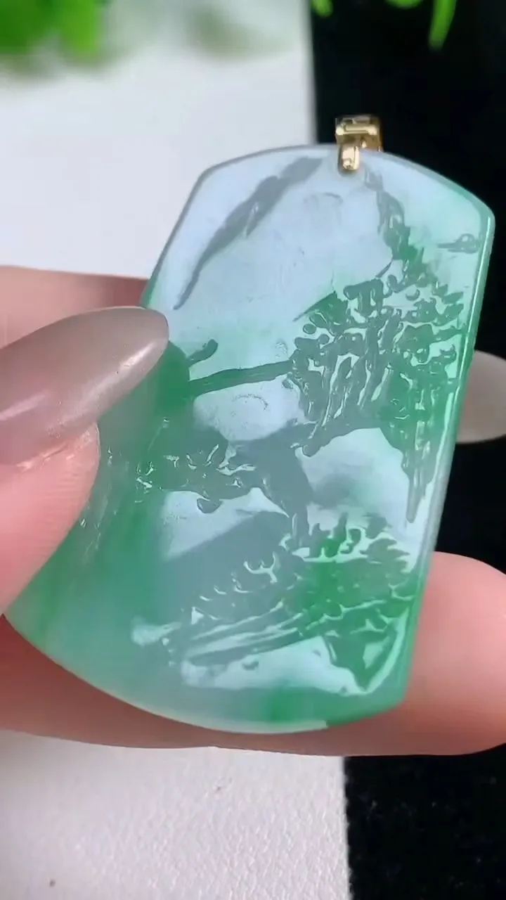 天然A货翡翠山水牌吊坠，尺寸43.3-26.5-7.2，重量:16.77g
10月17日