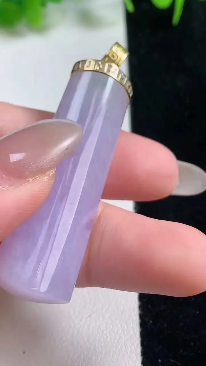 天然A货翡翠种紫罗兰平安柱吊坠，尺寸48.4-14.6-10.2，重量:17.54g
10月17日