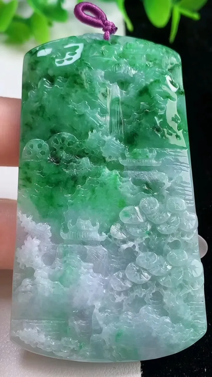 天然A货翡翠山水牌吊坠，尺寸72.7-42.4-5.7，重量:41.09g
10月17日