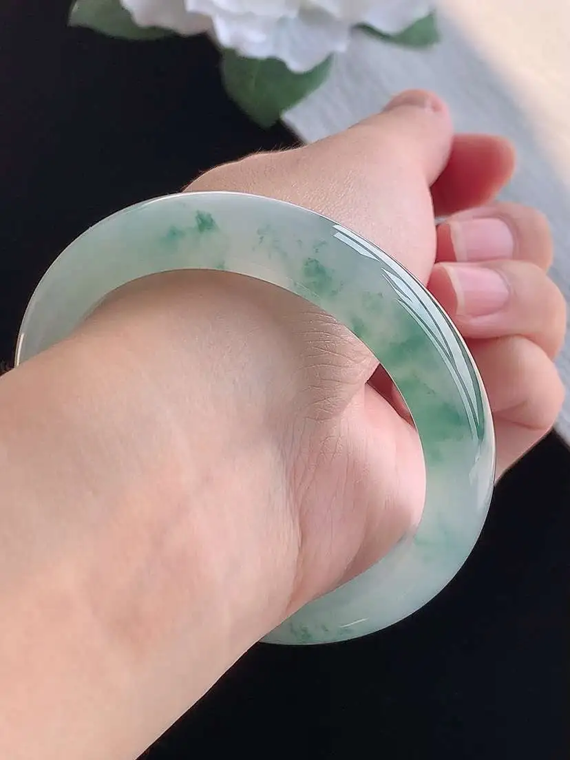 a货翡翠老坑冰种飘花正装正圈手镯55-56圈口  尺寸55.8×13×8.5mm 重量62.75g 1016 A06