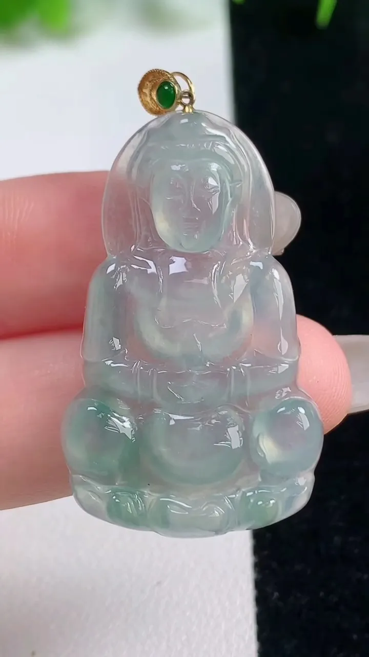天然A货翡翠正装观音菩萨吊坠，尺寸37.8-23-3.6，重量:5.52g
10月17日