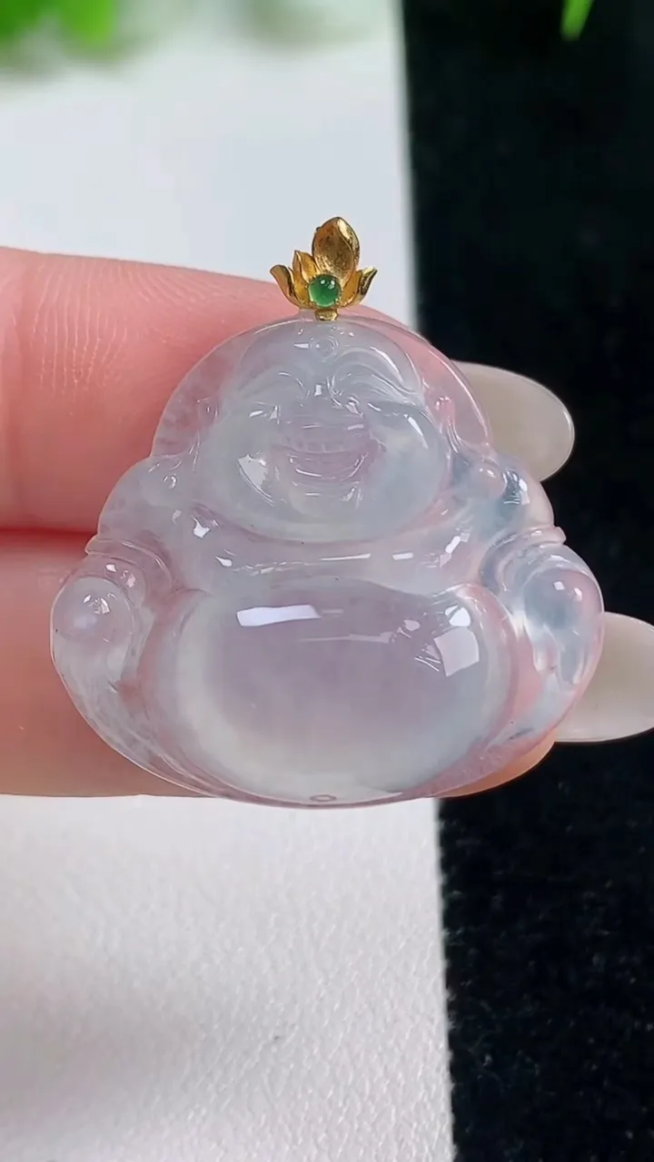 天然A货翡翠种白冰佛公吊坠，尺寸26.5-29-5.8，重量:6.55g
10月17日