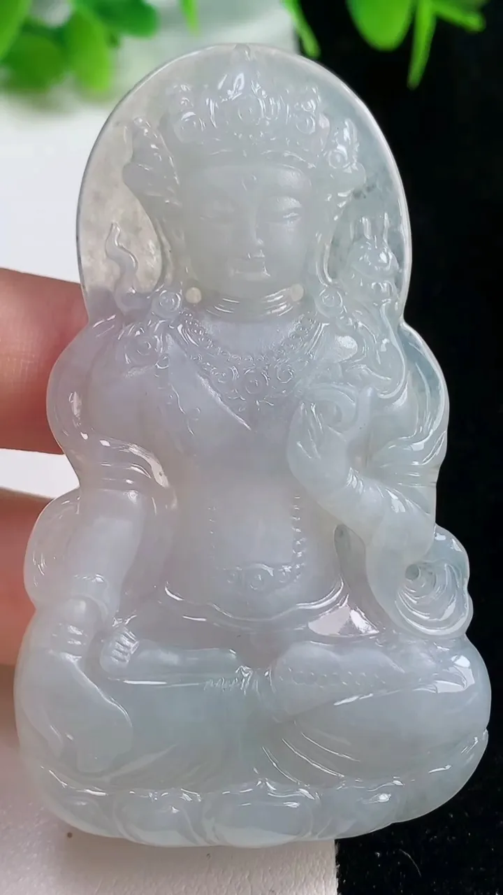 天然A货翡翠度母观音菩萨吊坠，尺寸68.4-40.4-6，重量:27.21g
10月17日