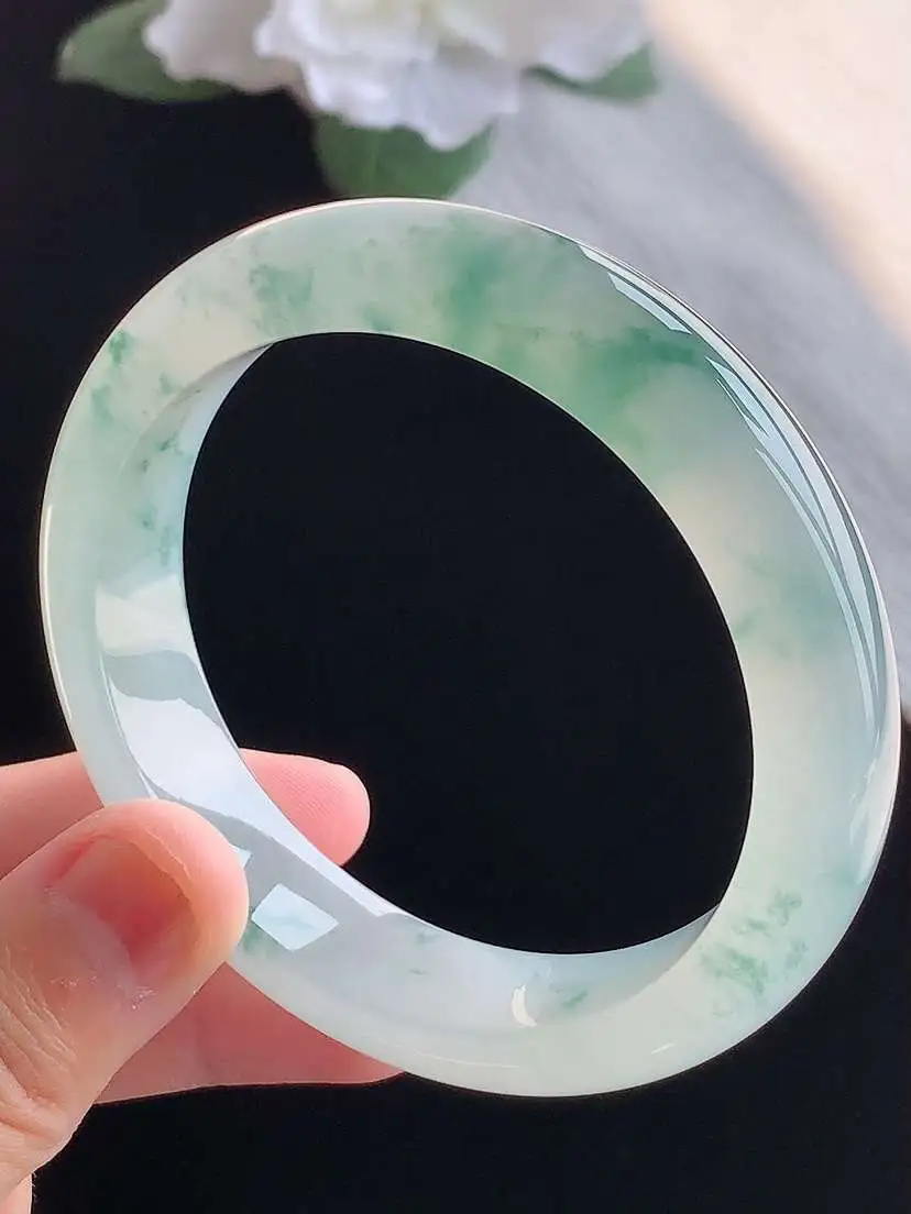 a货翡翠老坑冰种飘花正装正圈手镯55-56圈口  尺寸55.8×13×8.5mm 重量62.75g 