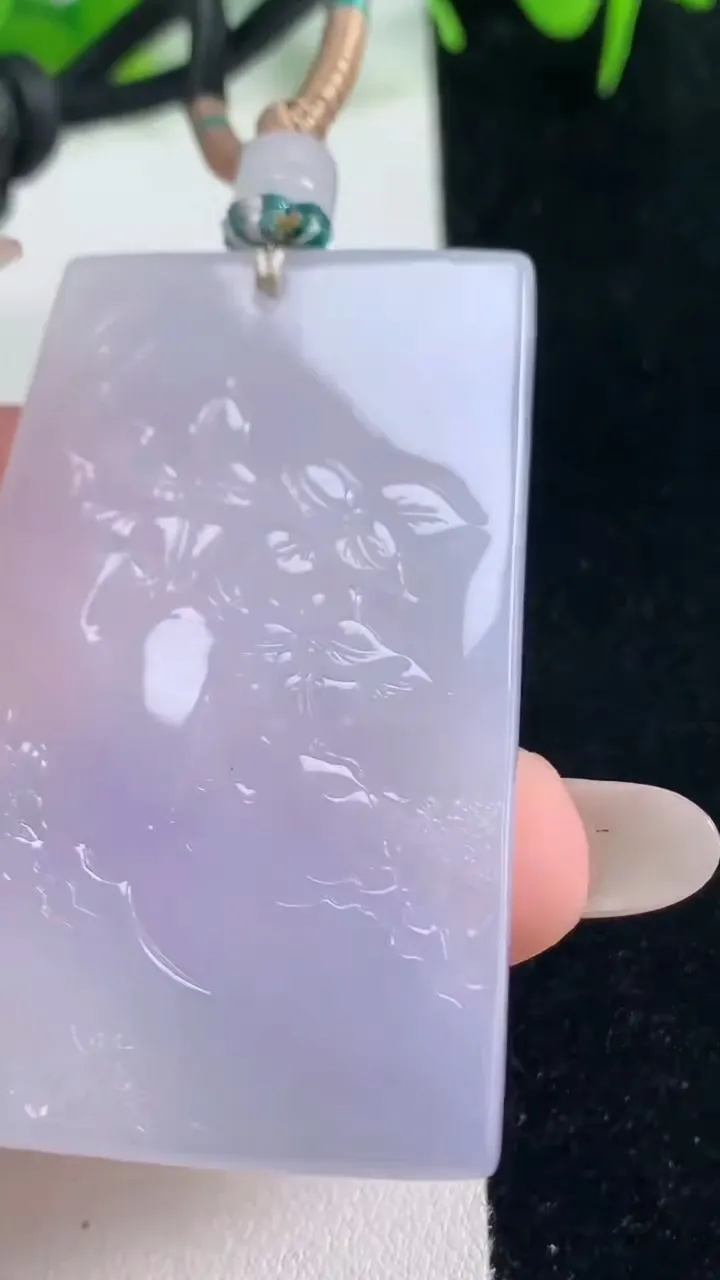 天然A货翡翠冰种紫罗兰山水牌吊坠，尺寸53-33.3-5.8，重量:31.85g
10月18日