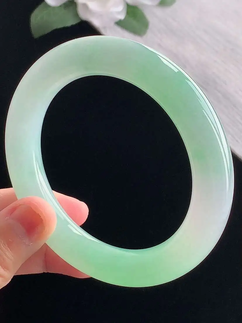 a货翡翠老坑冰种飘绿甜绿圆条手镯58-59圈口  尺寸58.5×11.8mm 重量81.08g 1017