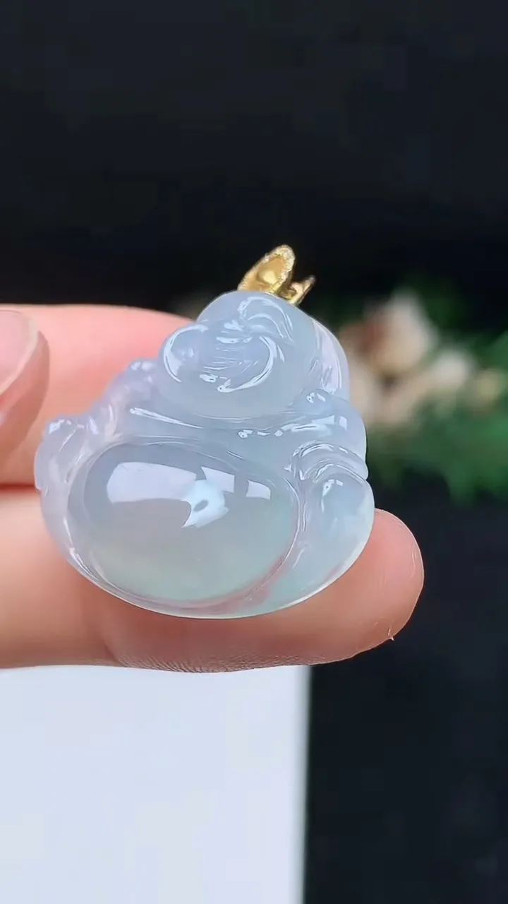 天然A货翡翠白冰佛公吊坠，尺寸23.6-26.5-6.4，重量:6.12g
10月18日
